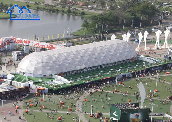Op maat gemaakte witte opblaasbare luchtkoepel sporthuis tent voor basketbal en tennis cover court te koop