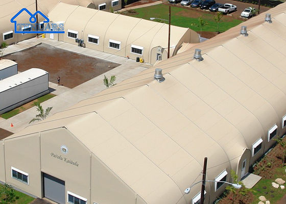 Gegalvaniseerd staal frame 6x6m Curve tent brandvertragend deksel Stroomlijnen vorm voor buitenactiviteiten